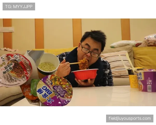 廖秋云训练完啃鸡腿那一下，真把人看饿了